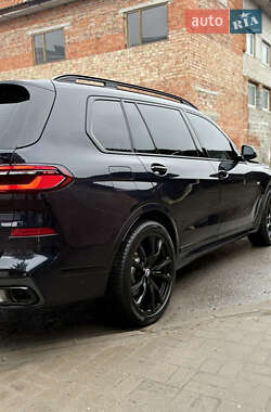 Позашляховик / Кросовер BMW X7 2022 в 
