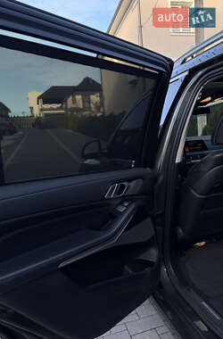 Позашляховик / Кросовер BMW X7 2020 в 