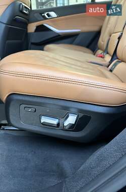 Внедорожник / Кроссовер BMW X7 2021 в 