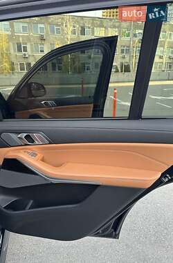 Внедорожник / Кроссовер BMW X7 2021 в 