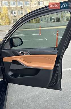 Внедорожник / Кроссовер BMW X7 2021 в 
