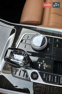Внедорожник / Кроссовер BMW X7 2021 в 