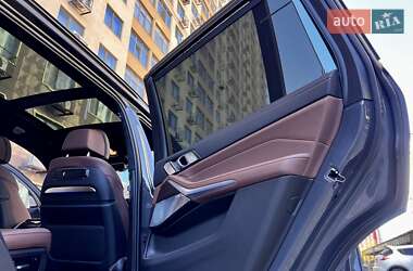 Позашляховик / Кросовер BMW X7 2024 в 