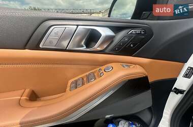 Позашляховик / Кросовер BMW X7 2022 в 