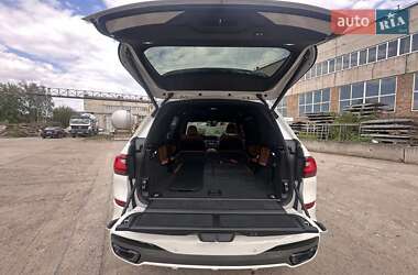 Позашляховик / Кросовер BMW X7 2022 в 