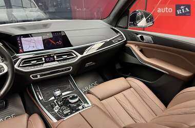 Позашляховик / Кросовер BMW X7 2020 в 