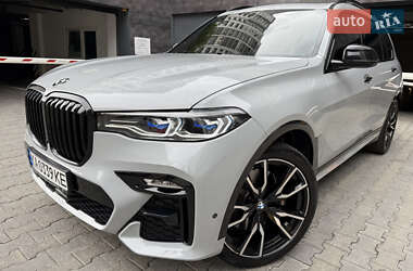 Позашляховик / Кросовер BMW X7 2022 в 