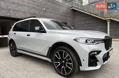 Позашляховик / Кросовер BMW X7 2022 в 