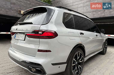 Позашляховик / Кросовер BMW X7 2022 в 