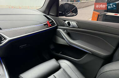 Позашляховик / Кросовер BMW X7 2022 в 