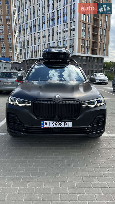 Позашляховик / Кросовер BMW X7 2022 в 
