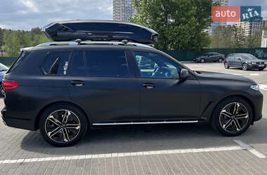 Позашляховик / Кросовер BMW X7 2022 в 