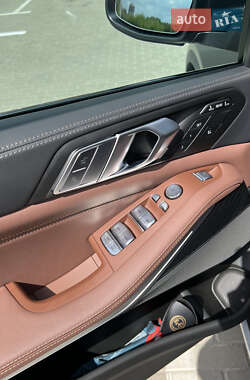 Позашляховик / Кросовер BMW X7 2022 в 