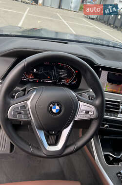 Позашляховик / Кросовер BMW X7 2022 в 