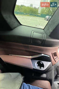 Позашляховик / Кросовер BMW X7 2022 в 
