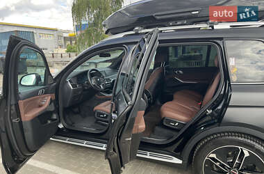 Позашляховик / Кросовер BMW X7 2022 в 