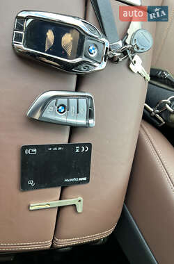 Позашляховик / Кросовер BMW X7 2022 в 