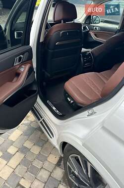 Позашляховик / Кросовер BMW X7 2024 в 