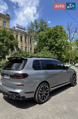 Позашляховик / Кросовер BMW X7 2023 в 