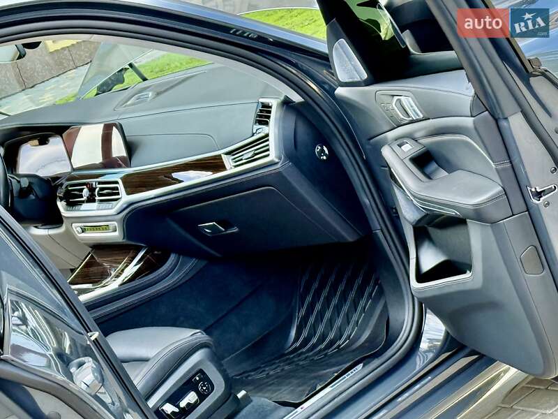 Внедорожник / Кроссовер BMW X7 2021 в Одессе