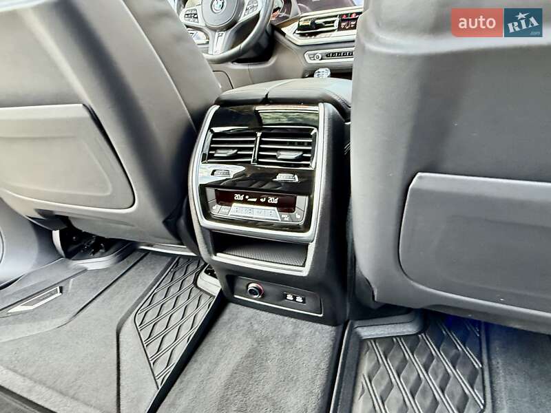 Внедорожник / Кроссовер BMW X7 2021 в Одессе