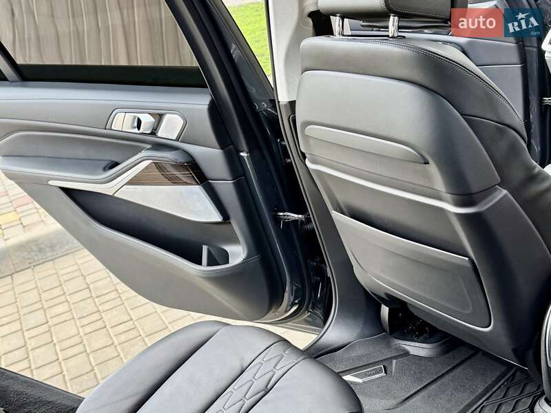 Внедорожник / Кроссовер BMW X7 2021 в Одессе