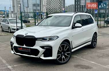 Позашляховик / Кросовер BMW X7 2022 в 