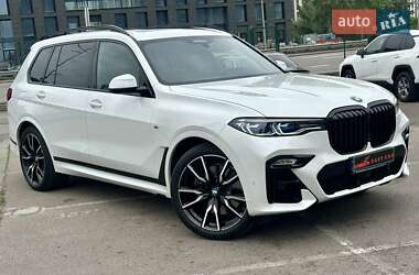 Позашляховик / Кросовер BMW X7 2022 в 