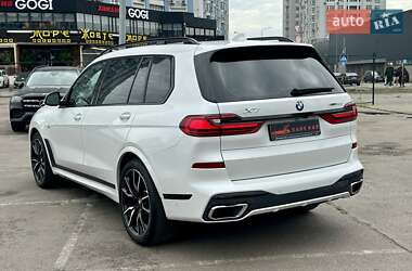 Позашляховик / Кросовер BMW X7 2022 в 