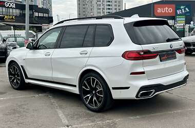 Позашляховик / Кросовер BMW X7 2022 в 