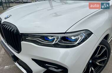 Позашляховик / Кросовер BMW X7 2022 в 