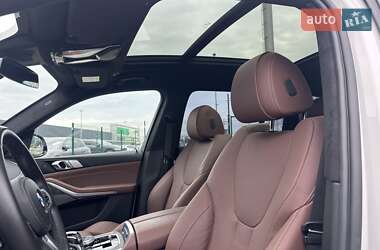 Позашляховик / Кросовер BMW X7 2022 в 