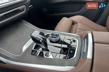 Позашляховик / Кросовер BMW X7 2022 в 