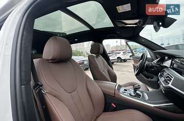 Позашляховик / Кросовер BMW X7 2022 в 