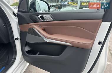Позашляховик / Кросовер BMW X7 2022 в 