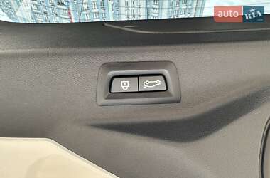 Позашляховик / Кросовер BMW X7 2022 в 
