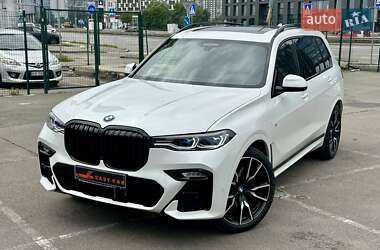 Позашляховик / Кросовер BMW X7 2022 в 