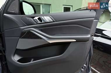 Позашляховик / Кросовер BMW X7 2020 в 