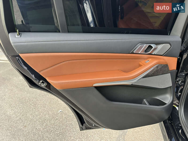 Внедорожник / Кроссовер BMW X7 2024 в Киеве