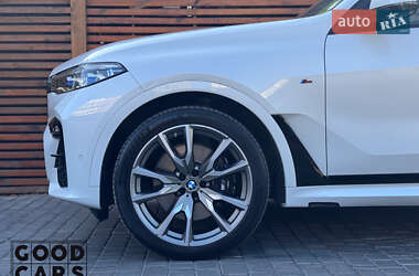 Позашляховик / Кросовер BMW X7 2022 в 