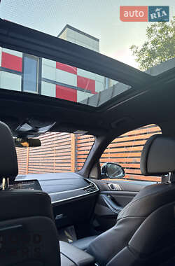Позашляховик / Кросовер BMW X7 2022 в 