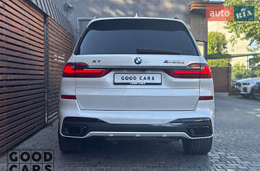 Позашляховик / Кросовер BMW X7 2022 в 