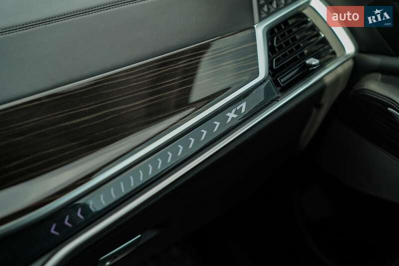Позашляховик / Кросовер BMW X7 2022 в Чернівцях
