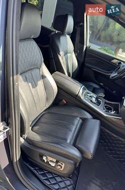 Позашляховик / Кросовер BMW X7 2020 в 