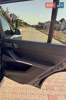 Позашляховик / Кросовер BMW X7 2020 в 