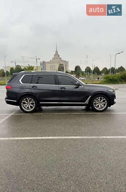 Внедорожник / Кроссовер BMW X7 2021 в 