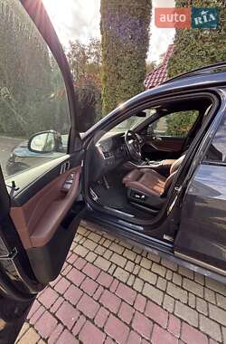 Внедорожник / Кроссовер BMW X7 2021 в 