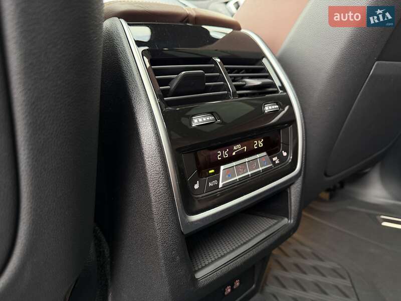 Внедорожник / Кроссовер BMW X7 2021 в Киеве