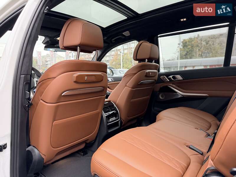 Внедорожник / Кроссовер BMW X7 2024 в Киеве