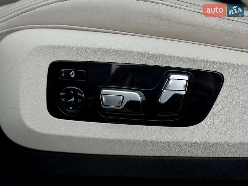 Внедорожник / Кроссовер BMW X7 2020 в Ровно